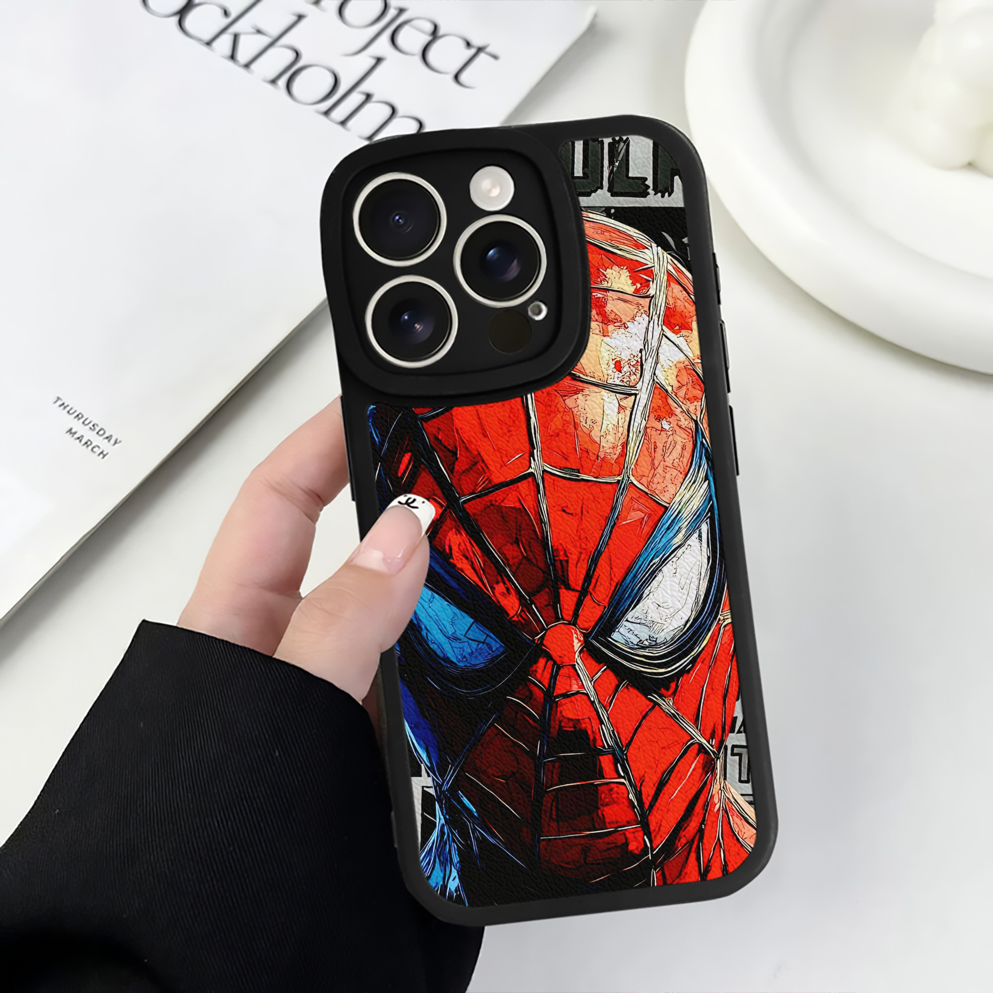 Spider Man スパイダーマン 【iPhone 16シリーズ対応】シリコンスマホケース（レザー調） 材質：シリコン